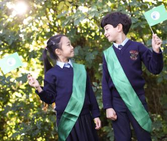 A group of schoolchildren holding Uisce Éireann bags